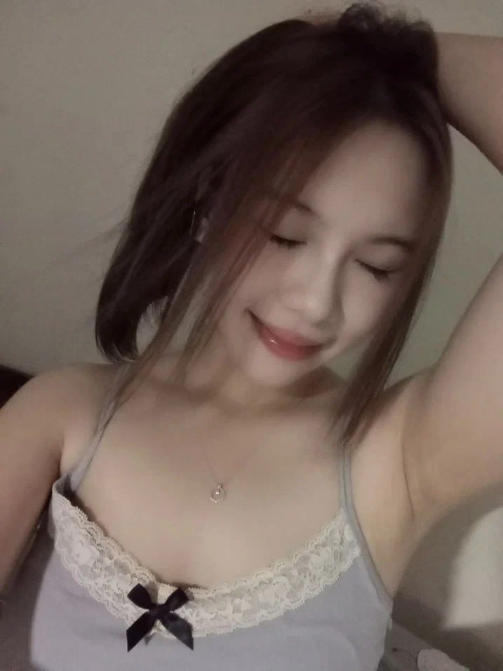Cháu có muốn nếm thử mùi lồn của cô không